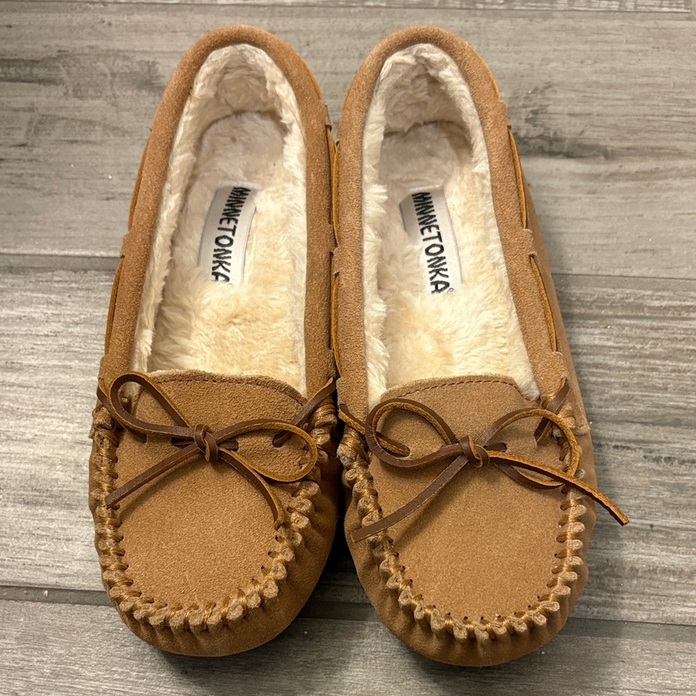 Minnetonka Women's Brown Cally Moccasins with Bow